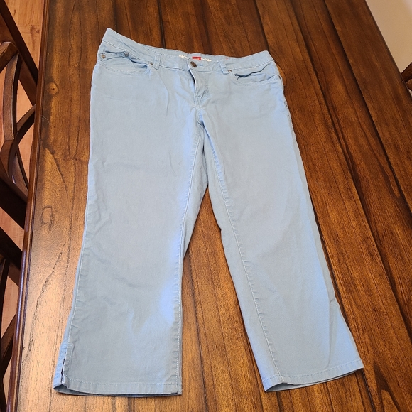 Capri pants - Picture 1 of 3